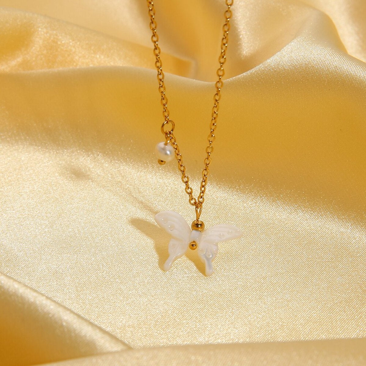 Shell Carved Butterfly Freshwater Pearl Pendant Necklace